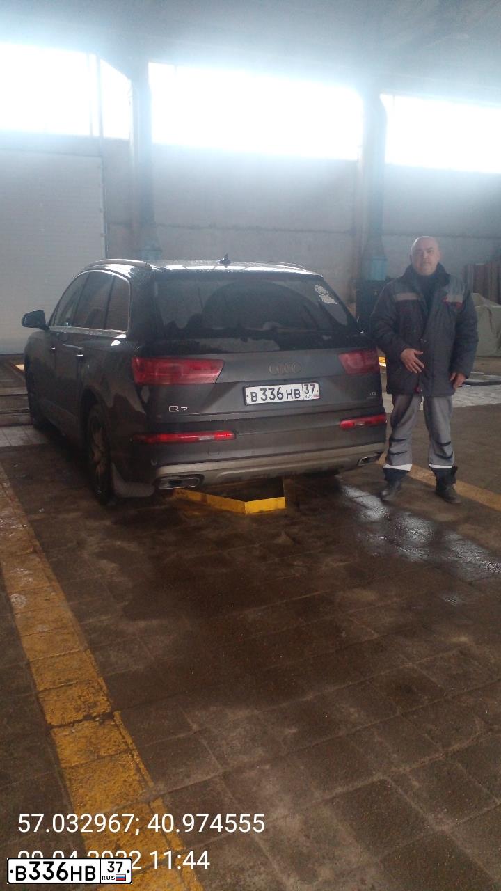 Фото автомобиля AUDI Q7, 2016 — госномер В336НВ37. Цвет: ЧЕРНО-СИНИЙ