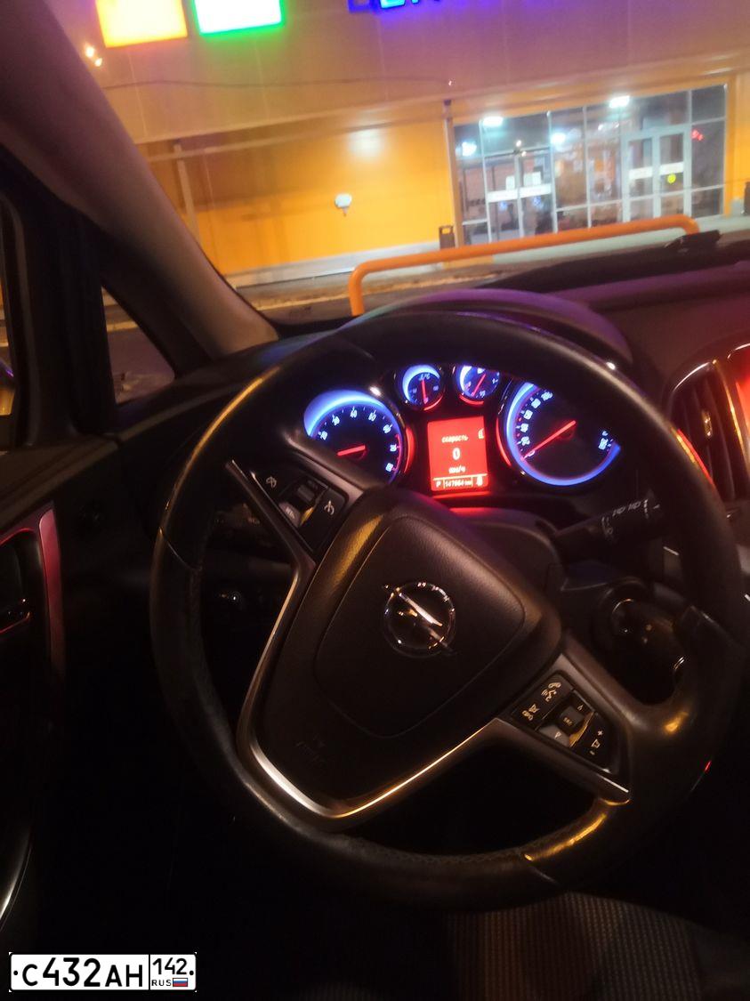 Фото автомобиля OPEL ASTRA, 2011 — госномер С432АН142. Цвет: СЕРЕБРИСТЫЙ МЕТАЛЛИК