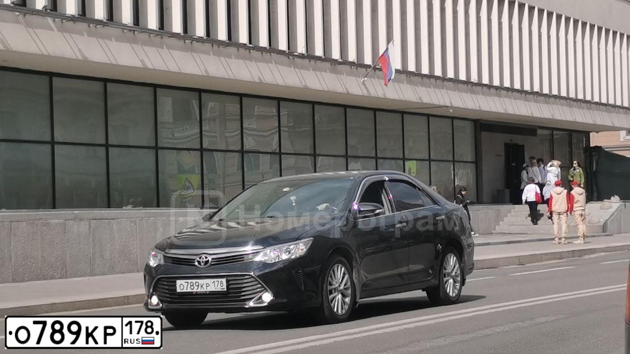 Фото автомобиля LANDROVER RANGE ROVER, 2013 — госномер Т280МК198. Цвет: ЯРКО-БЕЛЫЙ