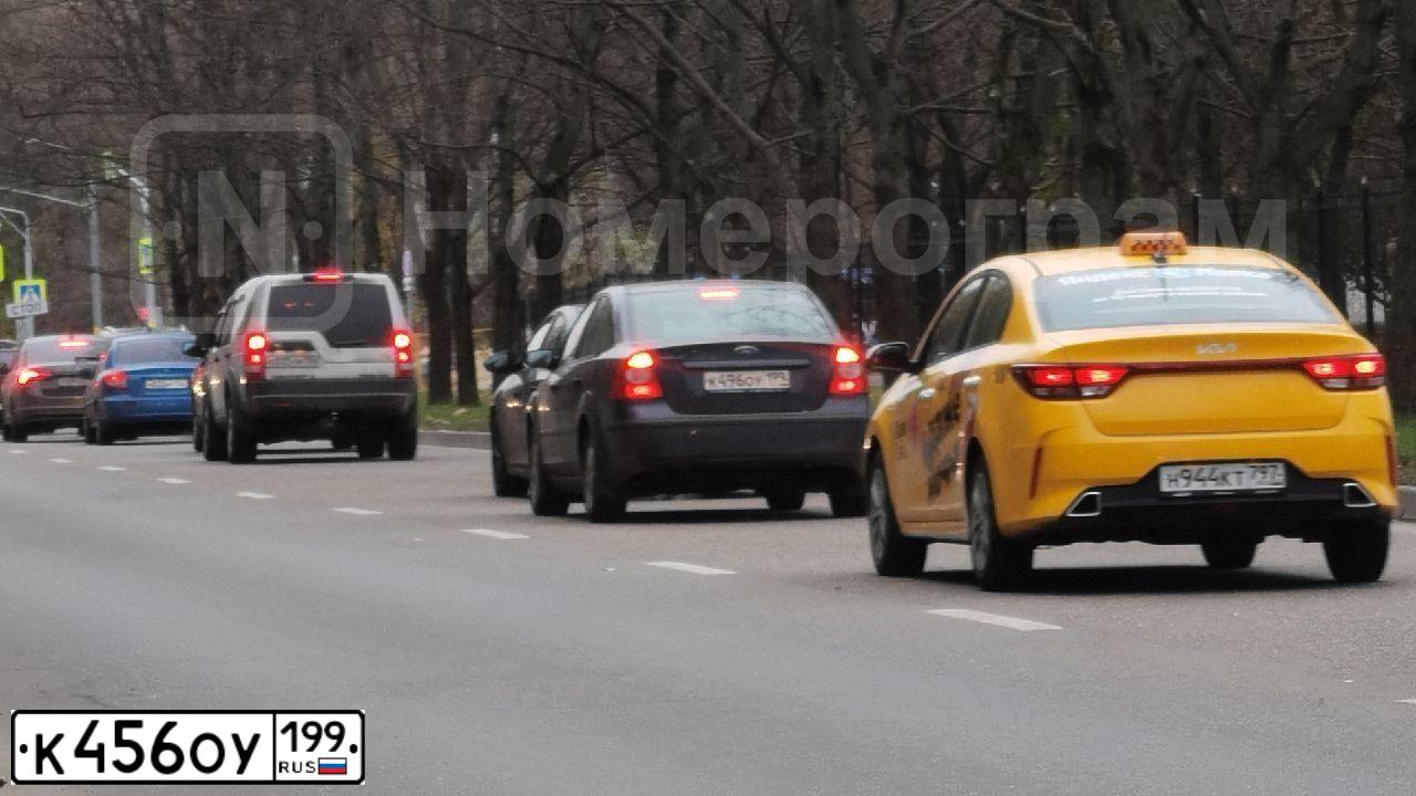Фото автомобиля MAZDA PROTEGE, 1998 — госномер В782СТ190. Цвет: ВИШНЕВЫЙ