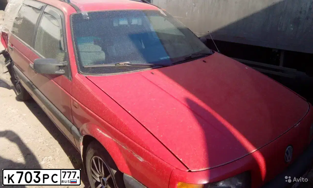 Фото автомобиля VOLKSWAGEN PASSAT, 1992 — госномер К703РС777. Цвет: КРАСНЫЙ