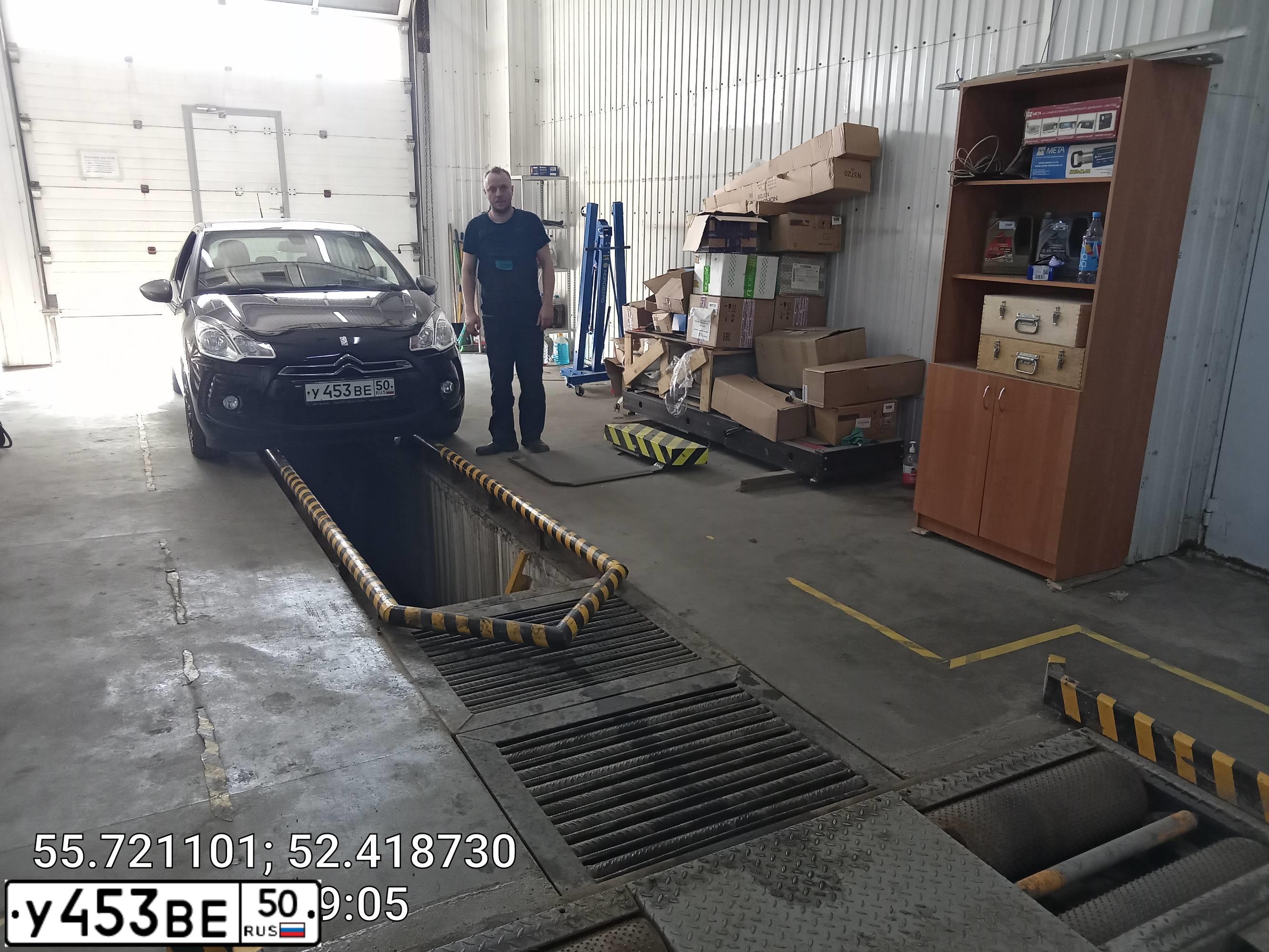 Фото автомобиля GAZ 3102 WOLGA, 1994 — госномер У453ВЕ50. Цвет: СЕРО-БЕЛЫЙ