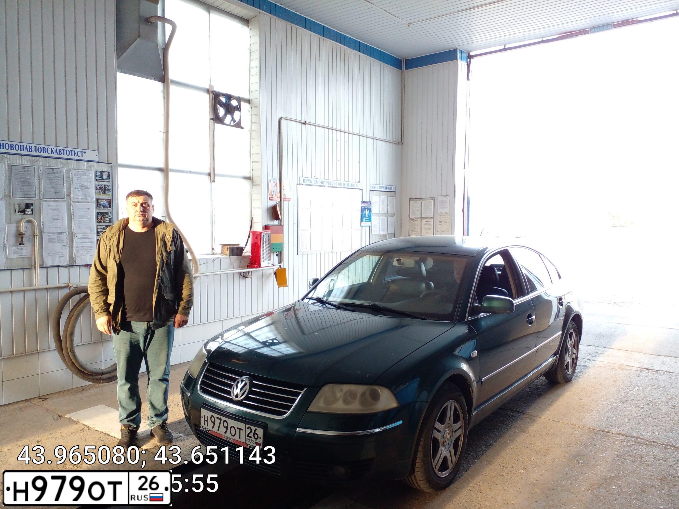 Фото автомобиля VOLKSWAGEN PASSAT, 2001 — госномер Н979ОТ26. Цвет: ТЕМНО-ЗЕЛЕНЫЙ
