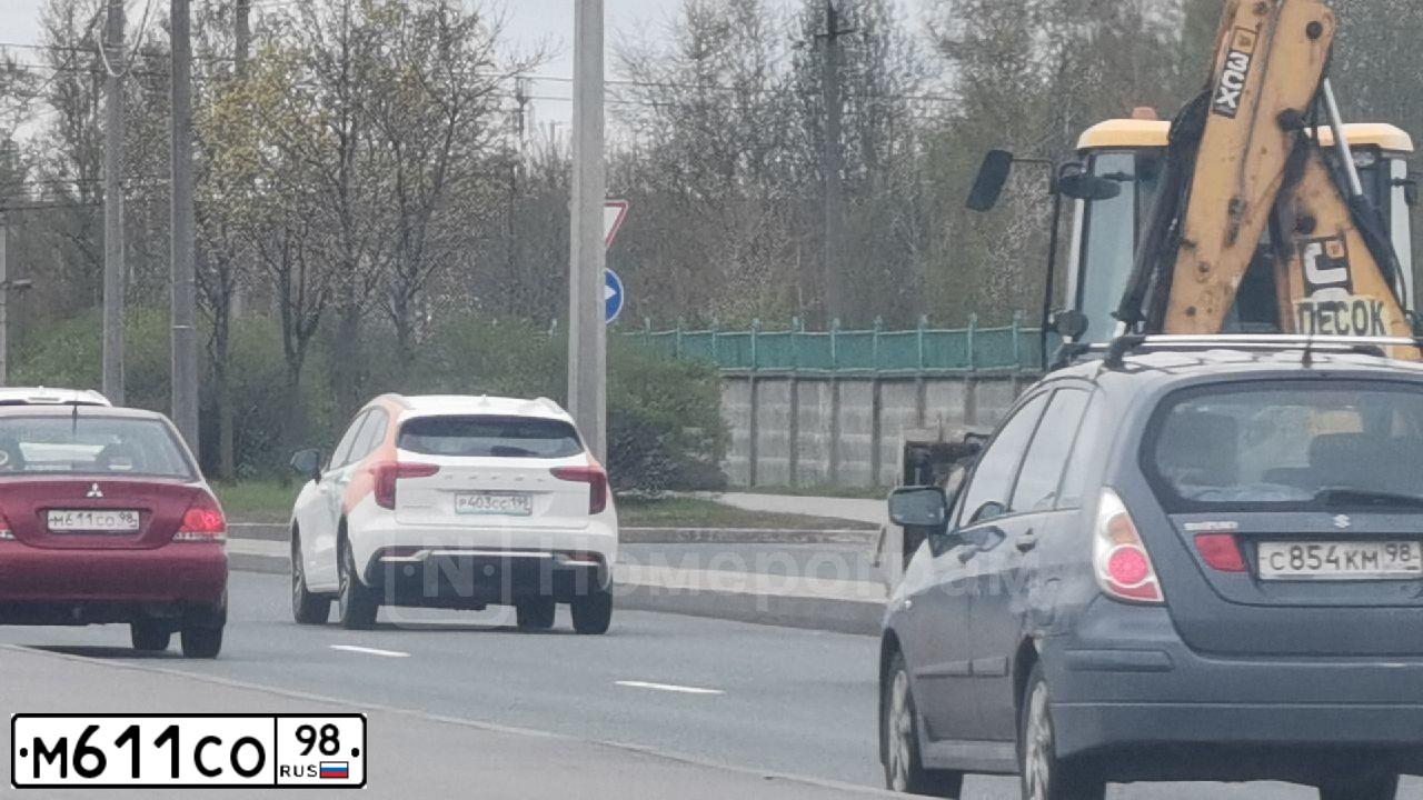 Фото автомобиля MITSUBISHI LANCER, 2006 — госномер М611СО98. Цвет: Красный