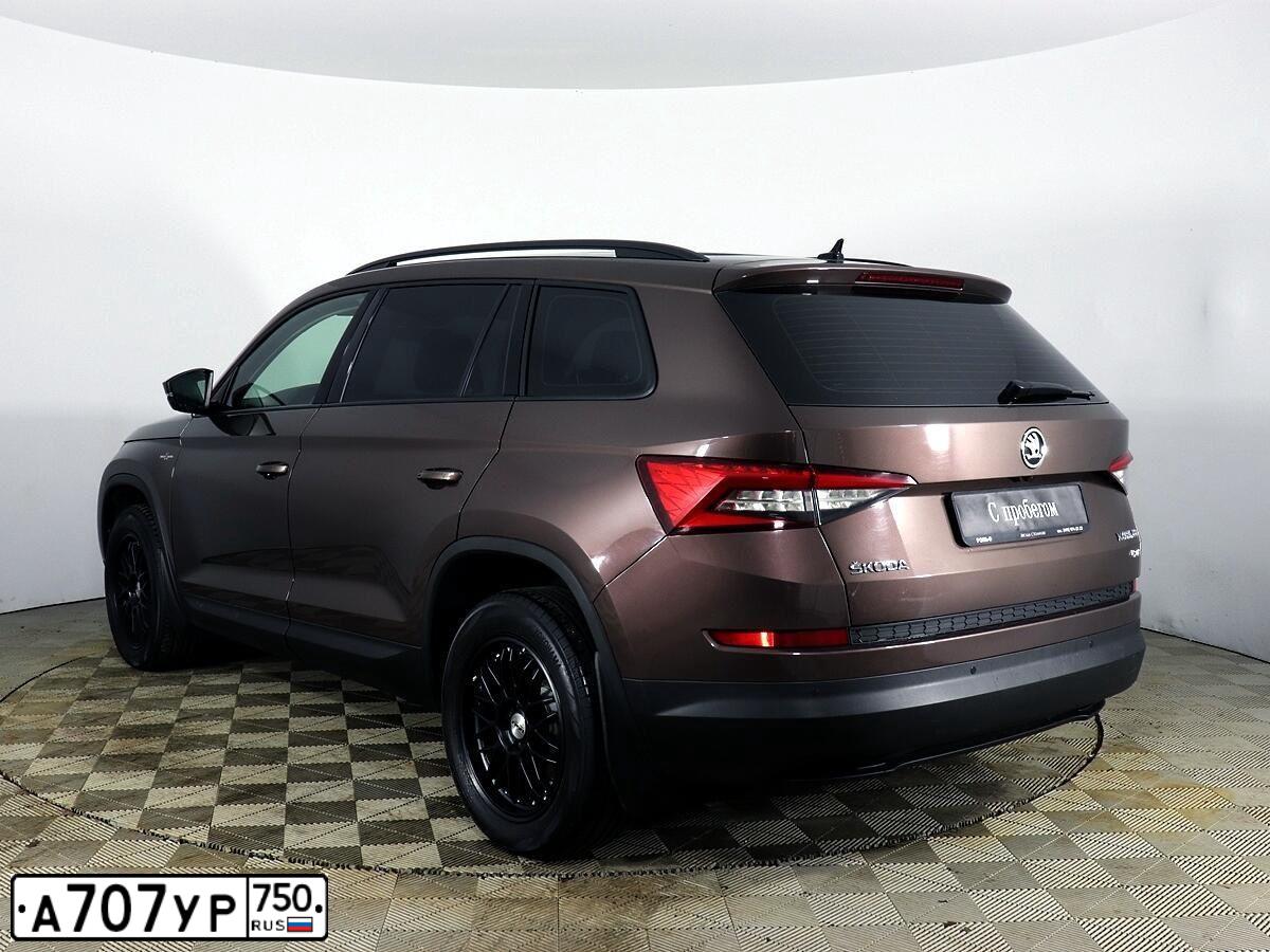 Фото автомобиля SKODA KODIAQ, 2019 — госномер М068УО799. Цвет: Коричневый