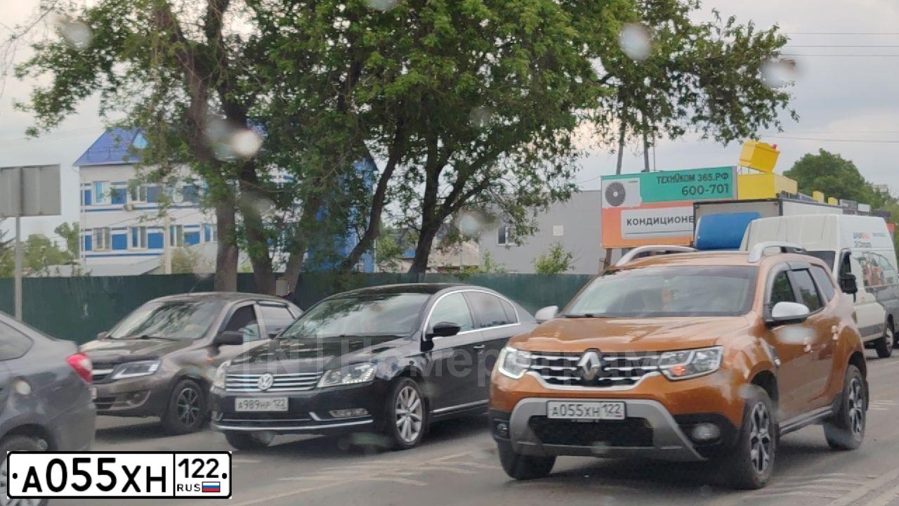 Фото автомобиля БМВ 216D GRAN TOURER, 2017 — госномер М613НР30. Цвет: синий