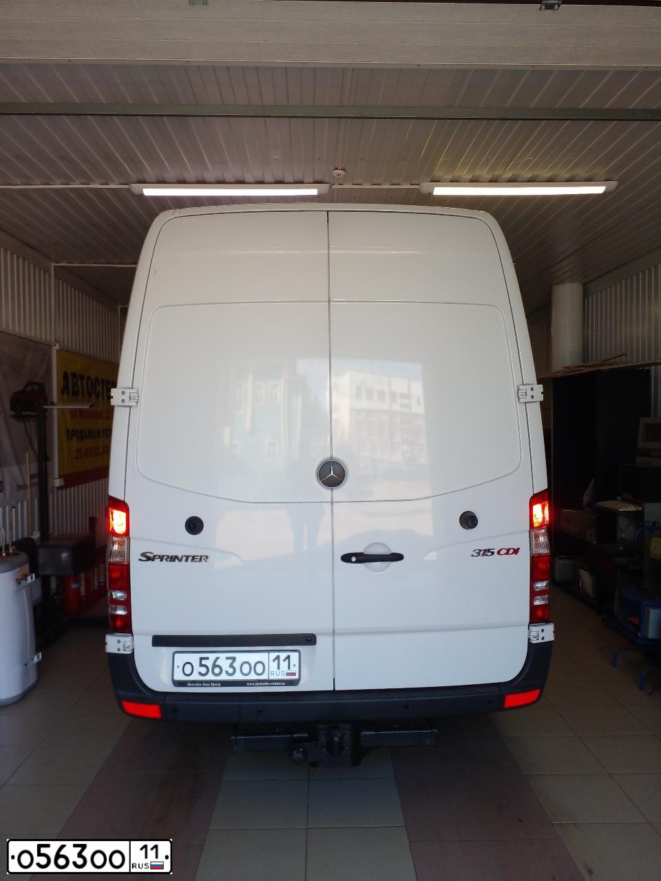Фото автомобиля MERCEDES SPRINTER, 2007 — госномер О563ОО11. Цвет: БЕЛЫЙ