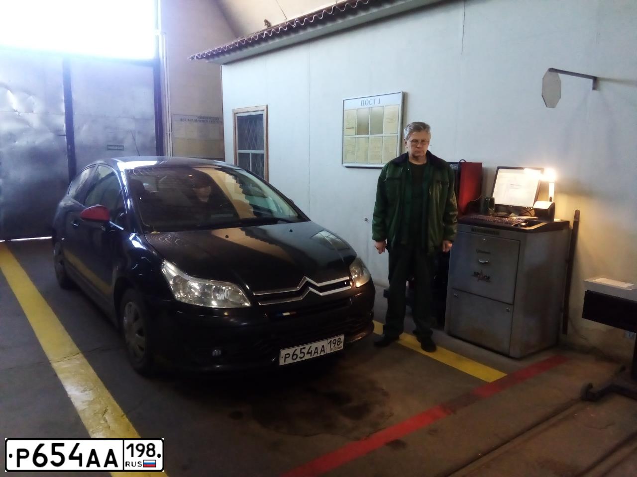 Фото автомобиля CITROEN C4, 2008 — госномер О807УА29. Цвет: ЧЕРНЫЙ