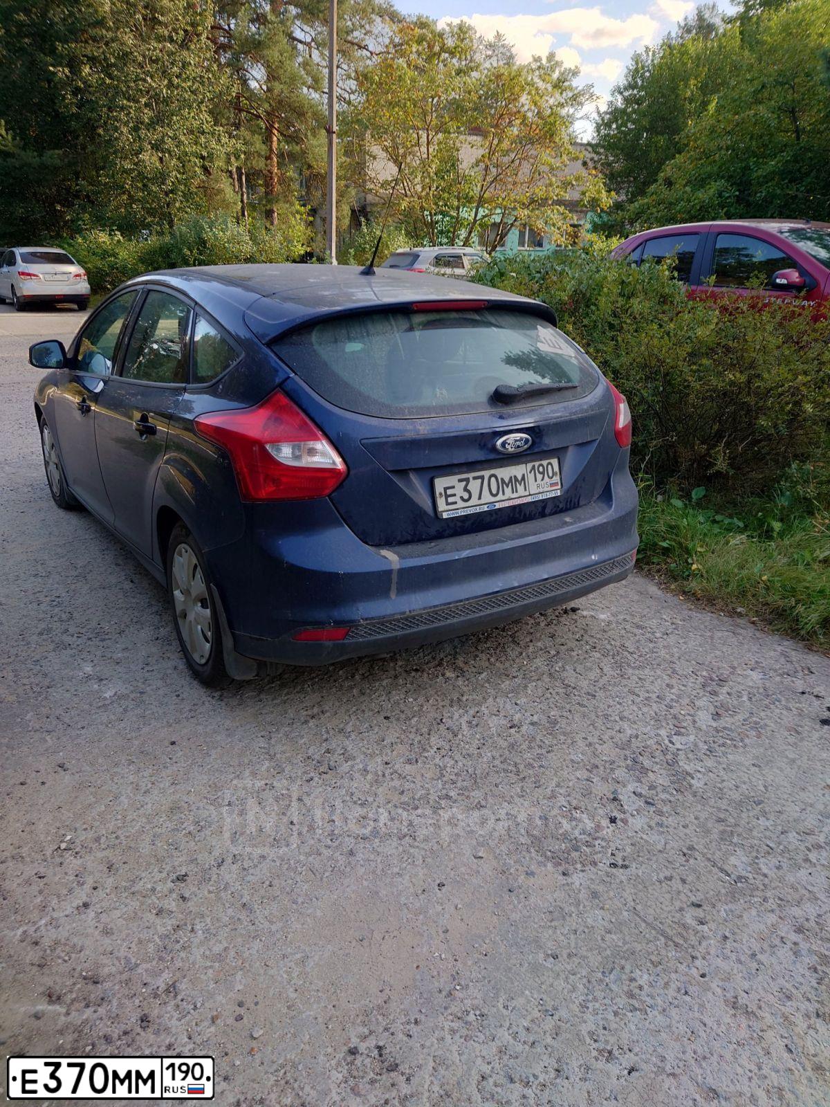 Фото автомобиля FORD FOCUS, 2011 — госномер Е370ММ190. Цвет: СИНИЙ ТЕМНЫЙ