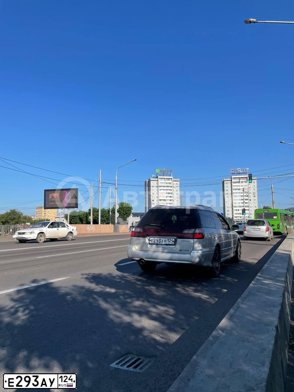 Фото автомобиля RENAULT SANDERO, 2012 — госномер М286ЕО198. Цвет: СВЕТЛО-СЕРЫЙ