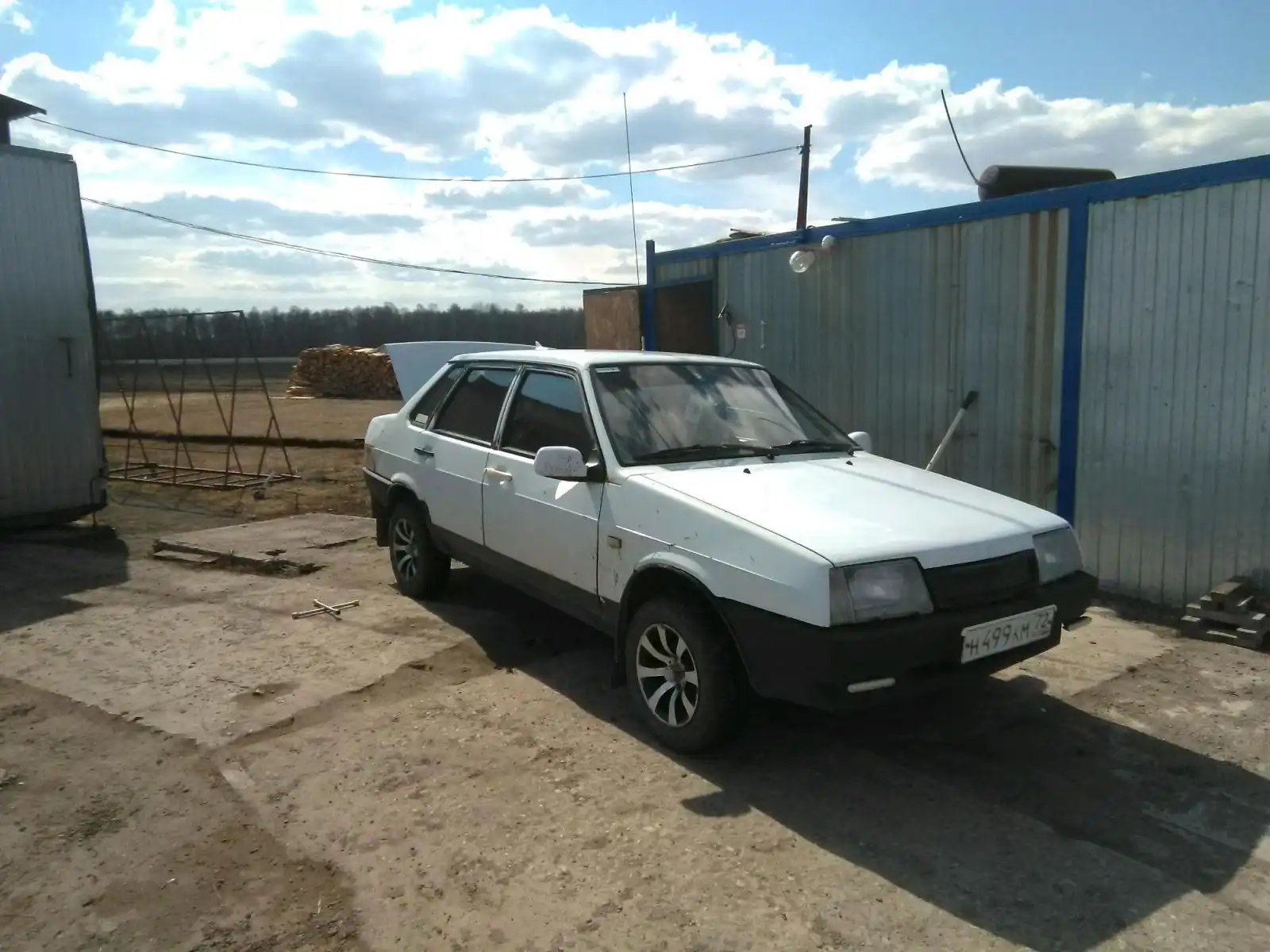 Фото автомобиля LADA 2109 SAMARA, 2001 — госномер Н499КМ72. Цвет: ЯРКО-БЕЛЫЙ