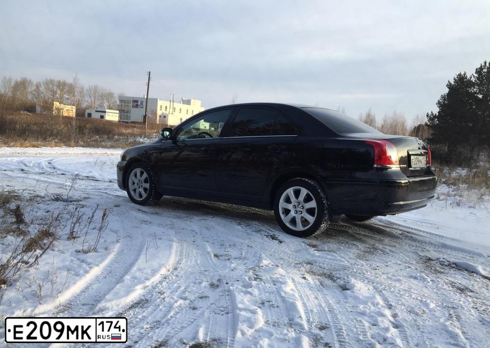 Фото автомобиля TOYOTA AVENSIS, 2008 — госномер Е209МК174. Цвет: ЧЕРНЫЙ