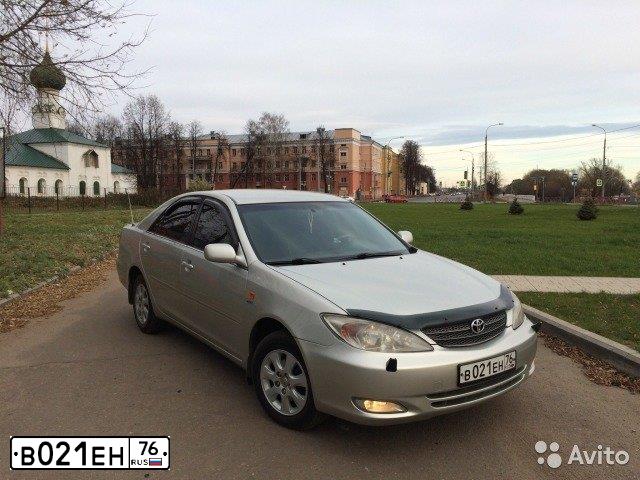 Фото автомобиля TOYOTA CAMRY, 2002 — госномер В021ЕН76. Цвет: СВЕТЛО-СЕРЫЙ