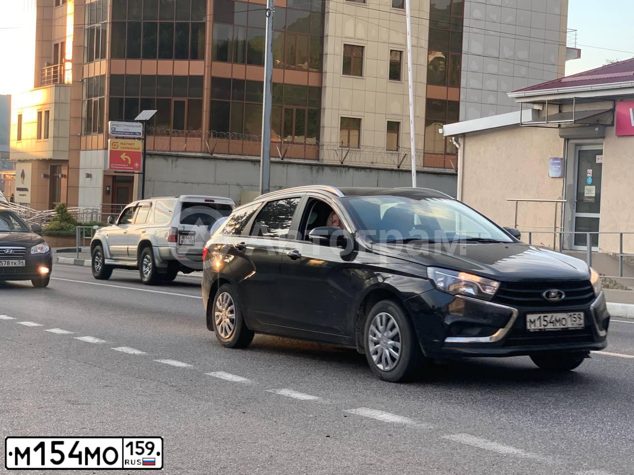 Фото автомобиля LADA VESTA, 2018 — госномер М154МО159. Цвет: ЧЕРНЫЙ