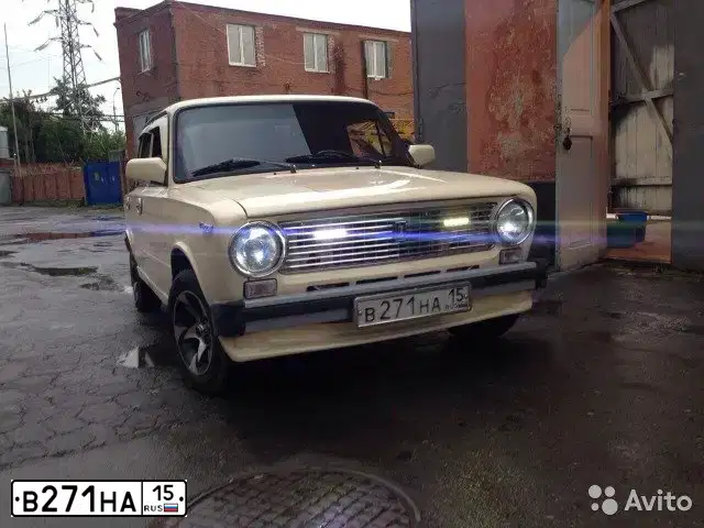 Фото автомобиля LADA 2101, 1987 — госномер В721НА15. Цвет: СВЕТЛО-БЕЖЕВЫЙ