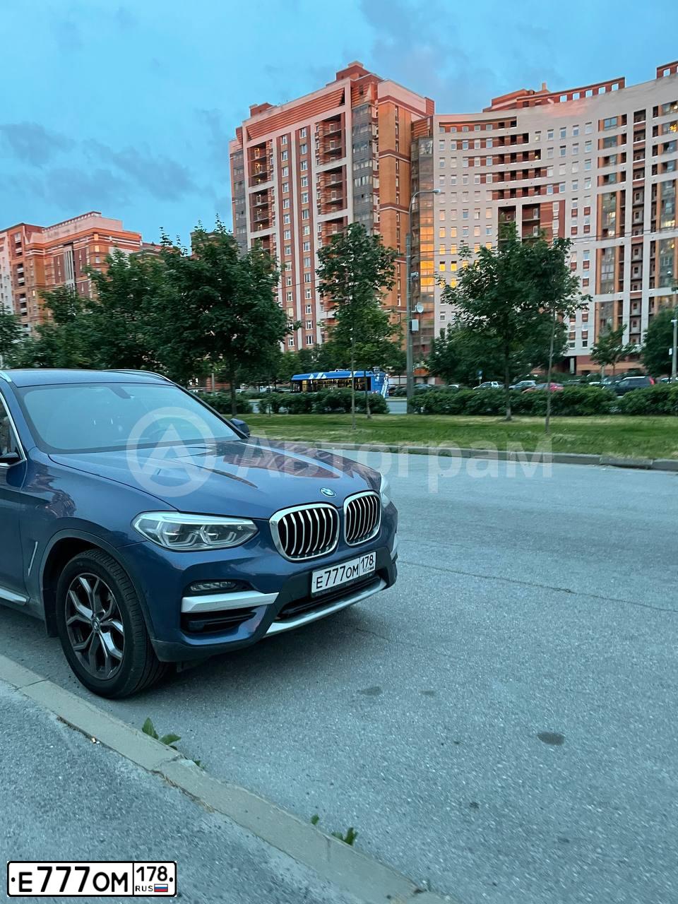 Фото автомобиля BMW X3, 2016 — госномер Е777ОМ178. Цвет: синий