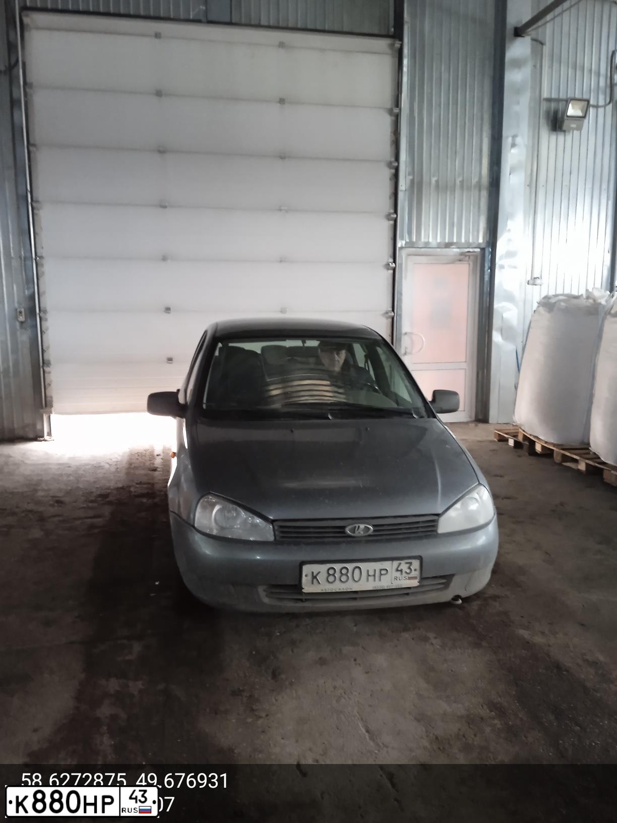 Фото автомобиля LADA 1118 KALINA, 2011 — госномер Е940СУ43. Цвет: Темно-серый металлик