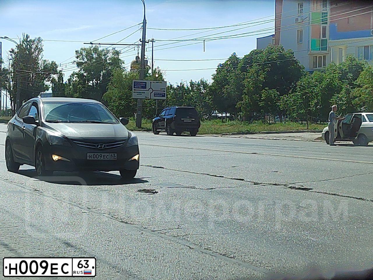 Фото автомобиля SUBARU B9 TRIBECA, 2008 — госномер Н009ЕС63. Цвет: Серый