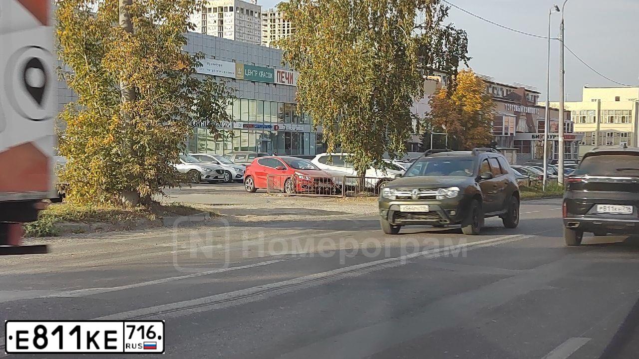 Фото автомобиля RENAULT LOGAN, 2019 — госномер Е911КЕ716. Цвет: Белый