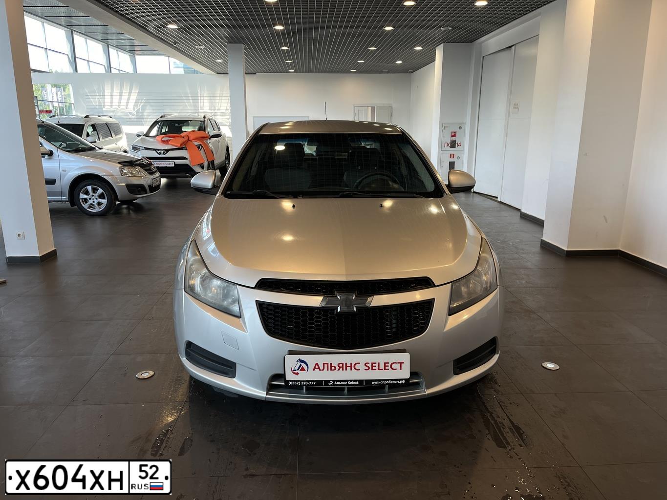 Фото автомобиля CHEVROLET CRUZE, 2010 — госномер О804ЕХ21. Цвет: СЕРЕБРИСТЫЙ