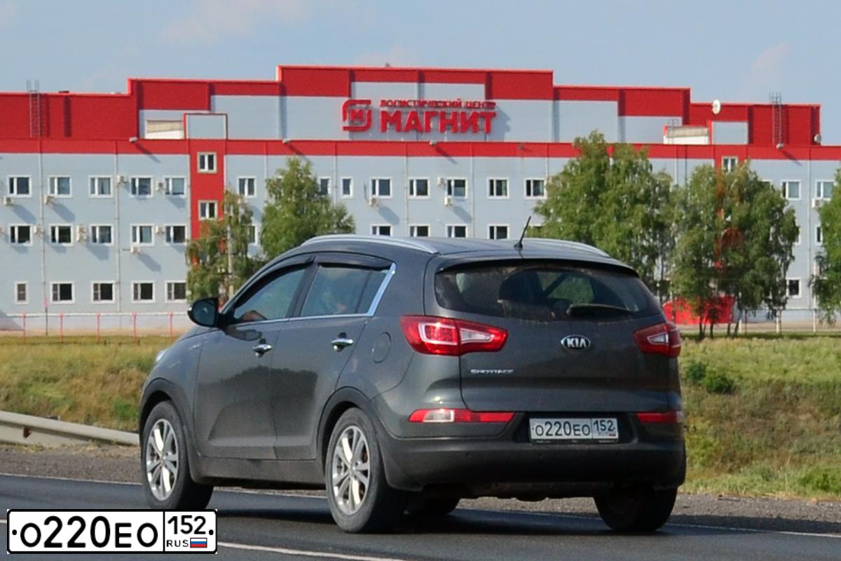 Фото автомобиля KIA SPORTAGE, 2013 — госномер О220ЕО152. Цвет: СВЕТЛО-СЕРЫЙ