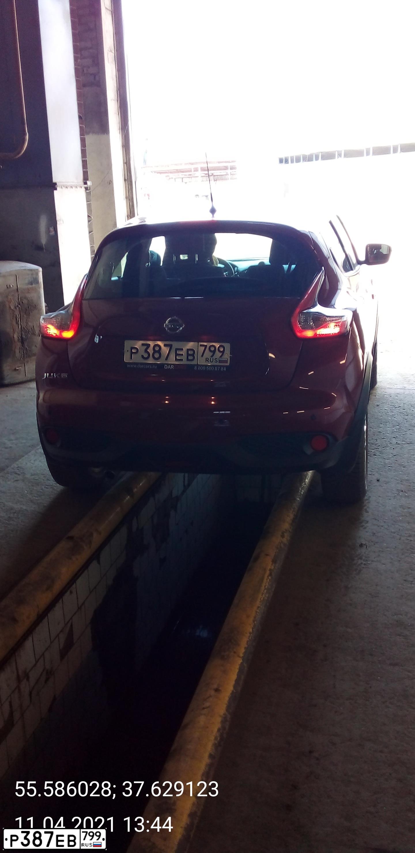 Фото автомобиля NISSAN JUKE 1.6, 2017 — госномер К013ЕМ181. Цвет: Красный