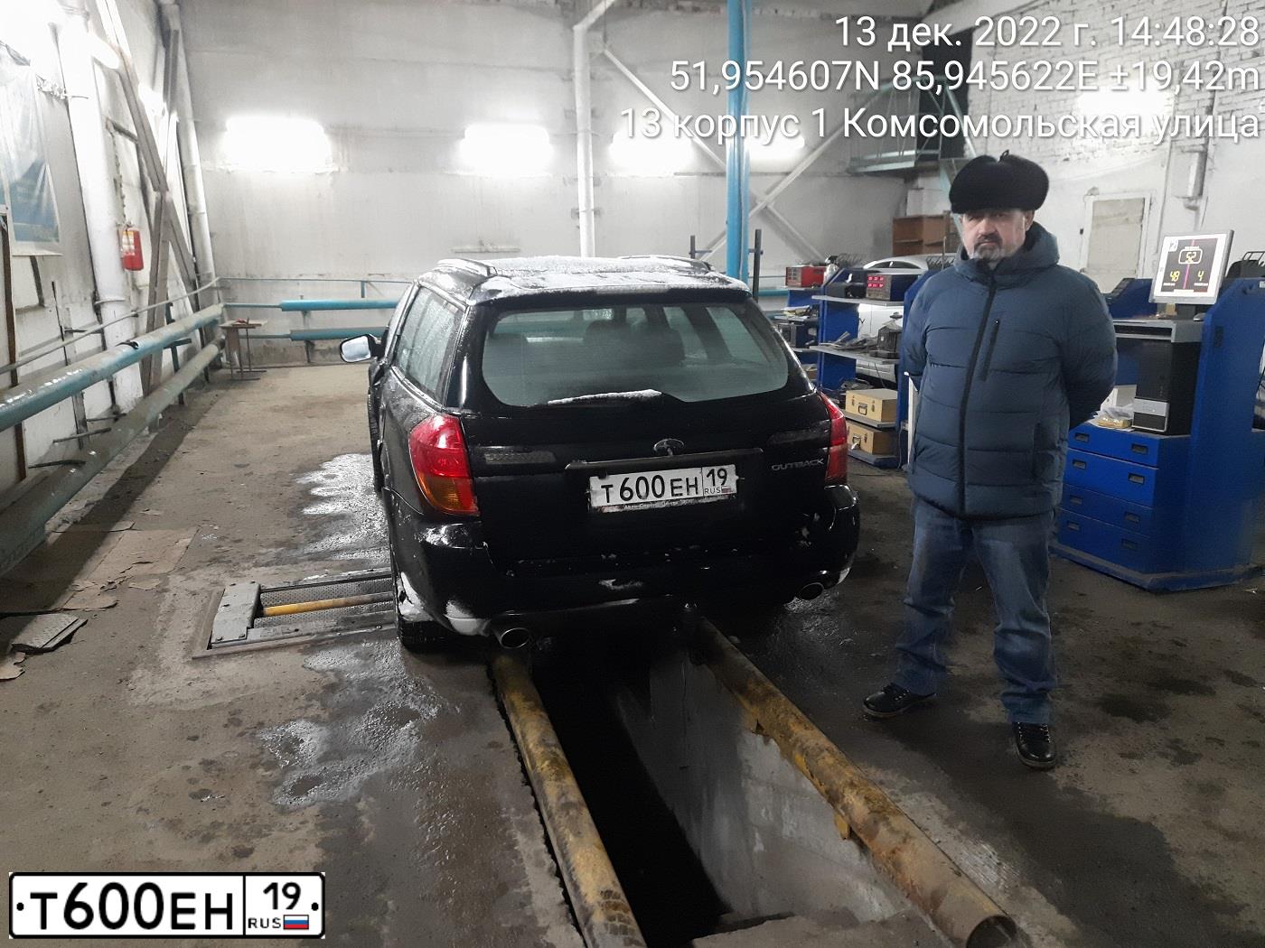 Фото автомобиля SUBARU OUTBACK, 2004 — госномер Е288ЕА04. Цвет: ЧЕРНЫЙ