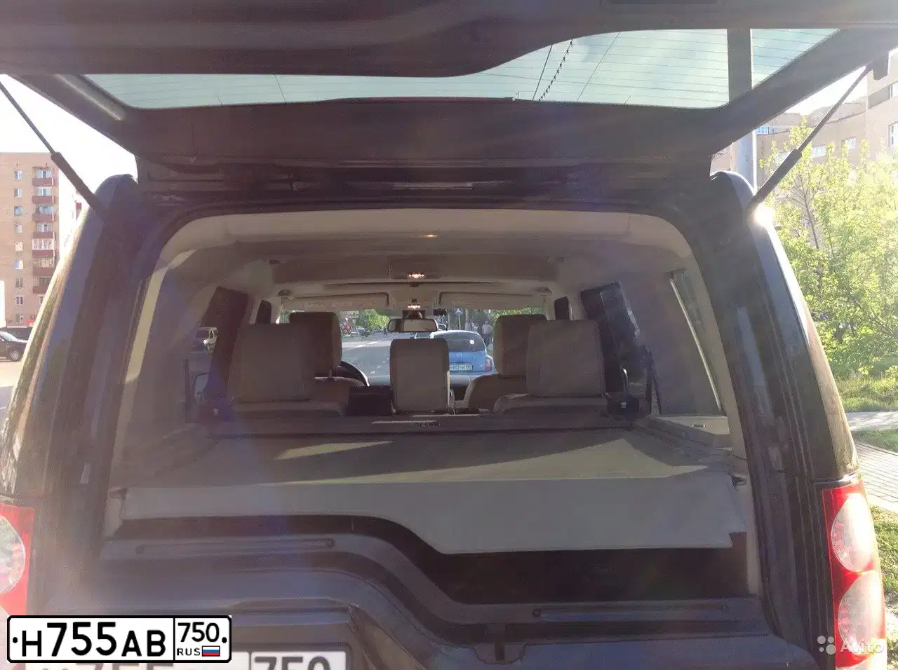 Фото автомобиля LANDROVER DISCOVERY, 2012 — госномер К017РХ777. Цвет: КОРИЧНЕВЫЙ ТЕМНЫЙ