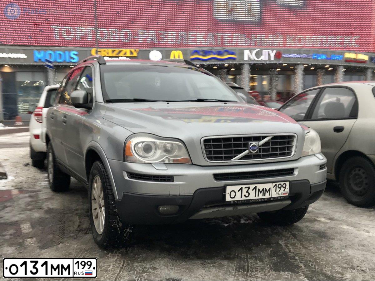 Фото автомобиля VOLVO XC90, 2008 — госномер О131ММ199. Цвет: Серый