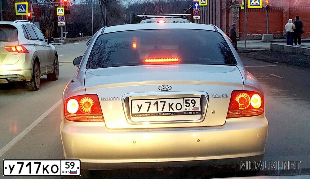 Фото автомобиля HYUNDAI ACCENT, 2005 — госномер М660МР186. Цвет: Красный