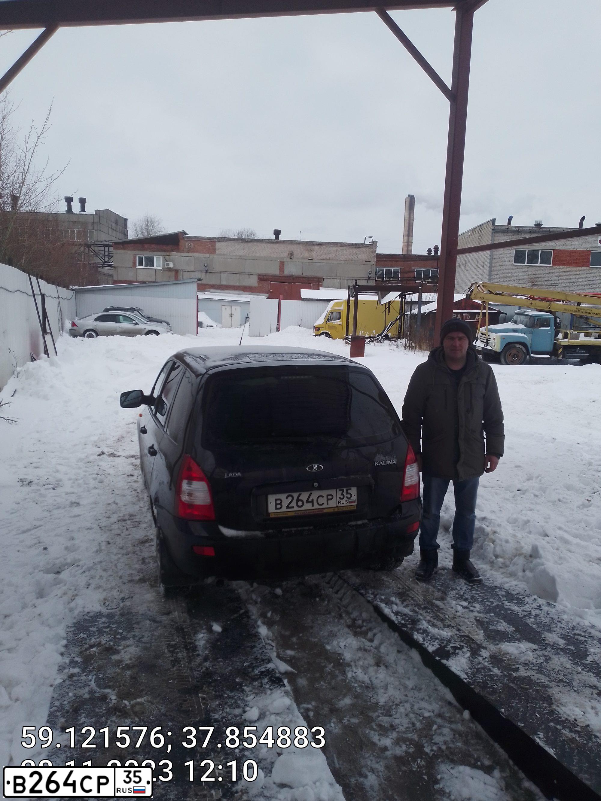 Фото автомобиля LADA 1117 KALINA, 2012 — госномер М298ТН35. Цвет: Сине-Черный