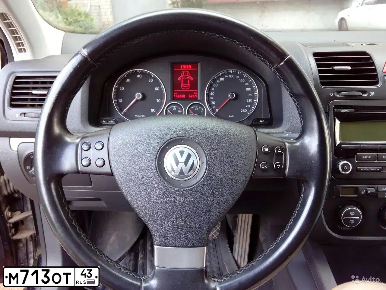 Фото автомобиля VOLKSWAGEN JETTA, 2008 — госномер М713ОТ43. Цвет: ЧЕРНЫЙ