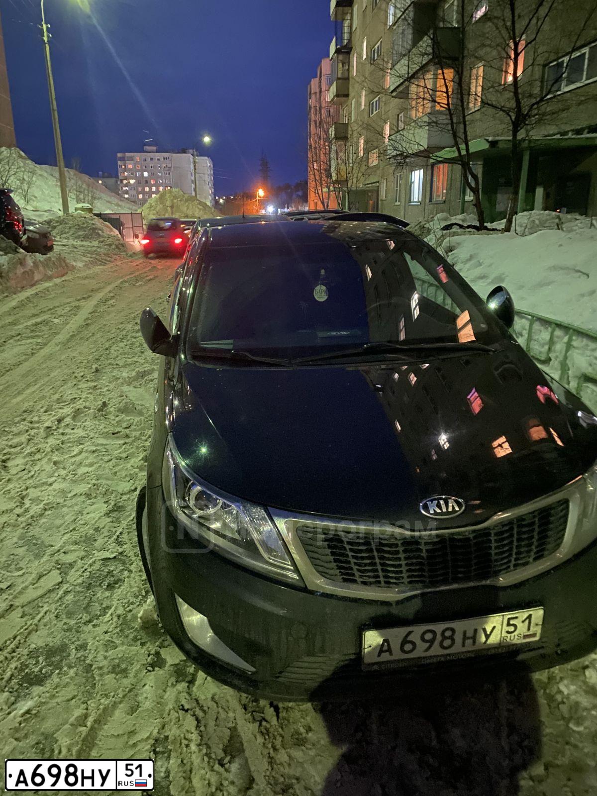 Фото автомобиля KIA RIO, 2014 — госномер А698НУ51. Цвет: ЧЕРНЫЙ