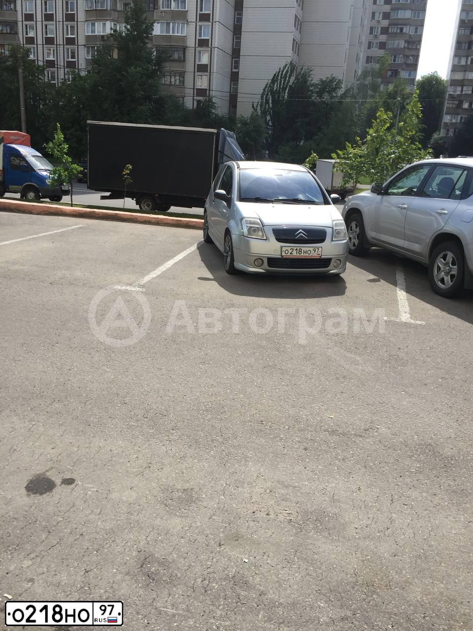 Фото автомобиля CITROEN C2, 2003 — госномер О218НО97. Цвет: СЕРЫЙ