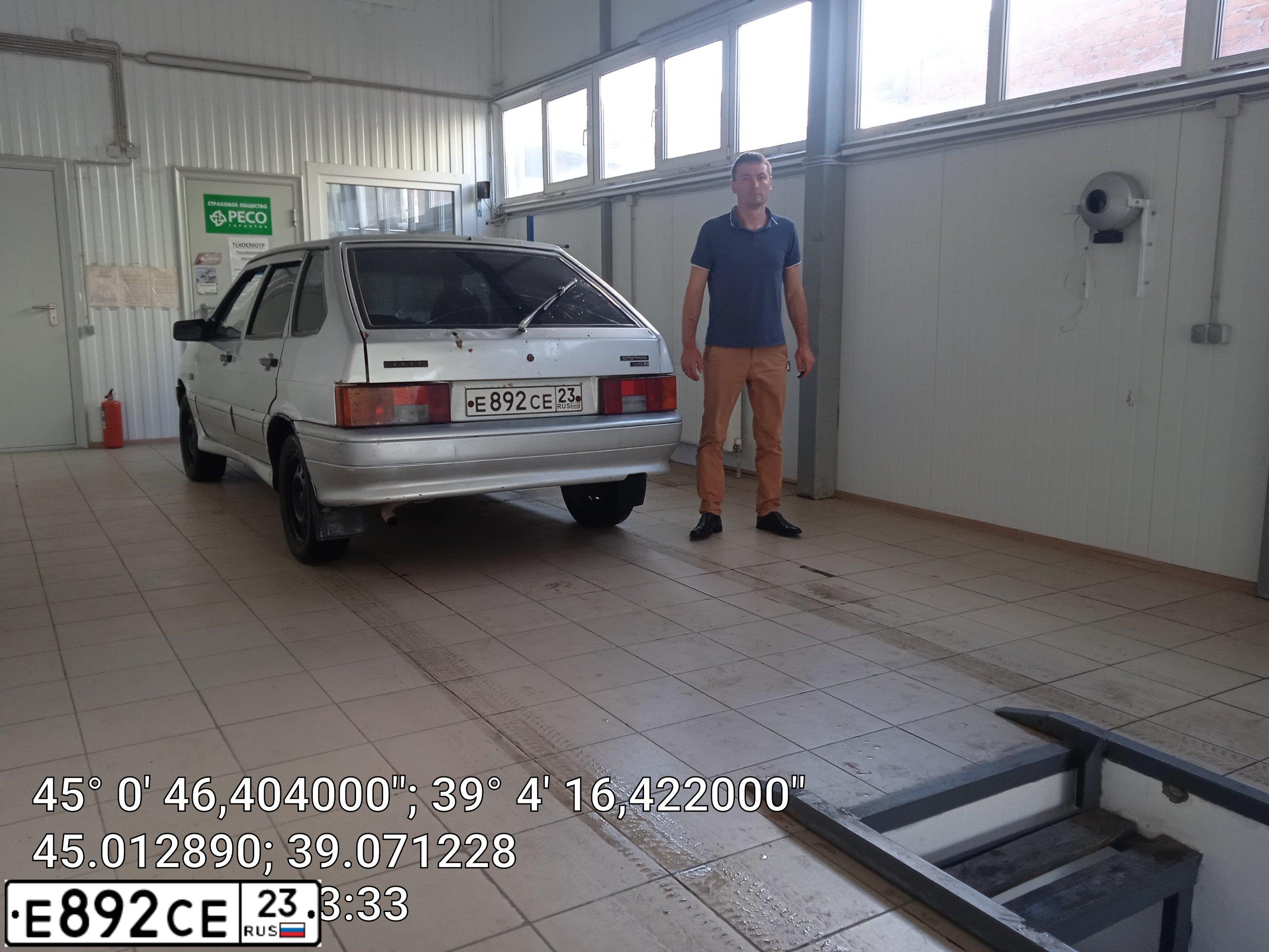 Фото автомобиля LADA 2114 SAMARA, 2004 — госномер Е892СЕ23. Цвет: СЕРЕБРИСТЫЙ МЕТАЛЛ
