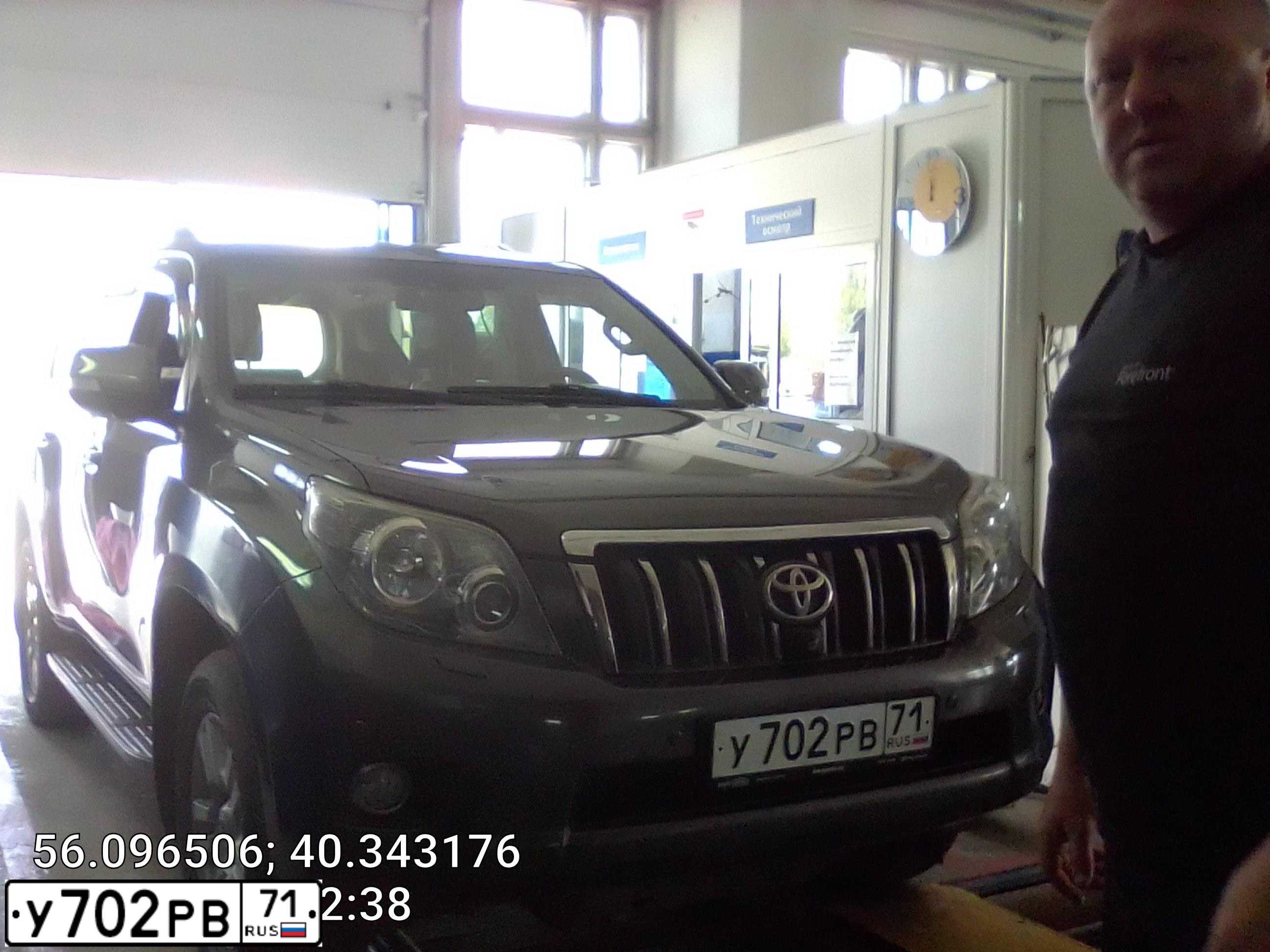 Фото автомобиля TOYOTA LANDCRUISER, 2012 — госномер У796ТУ33. Цвет: СЕРЫЙ