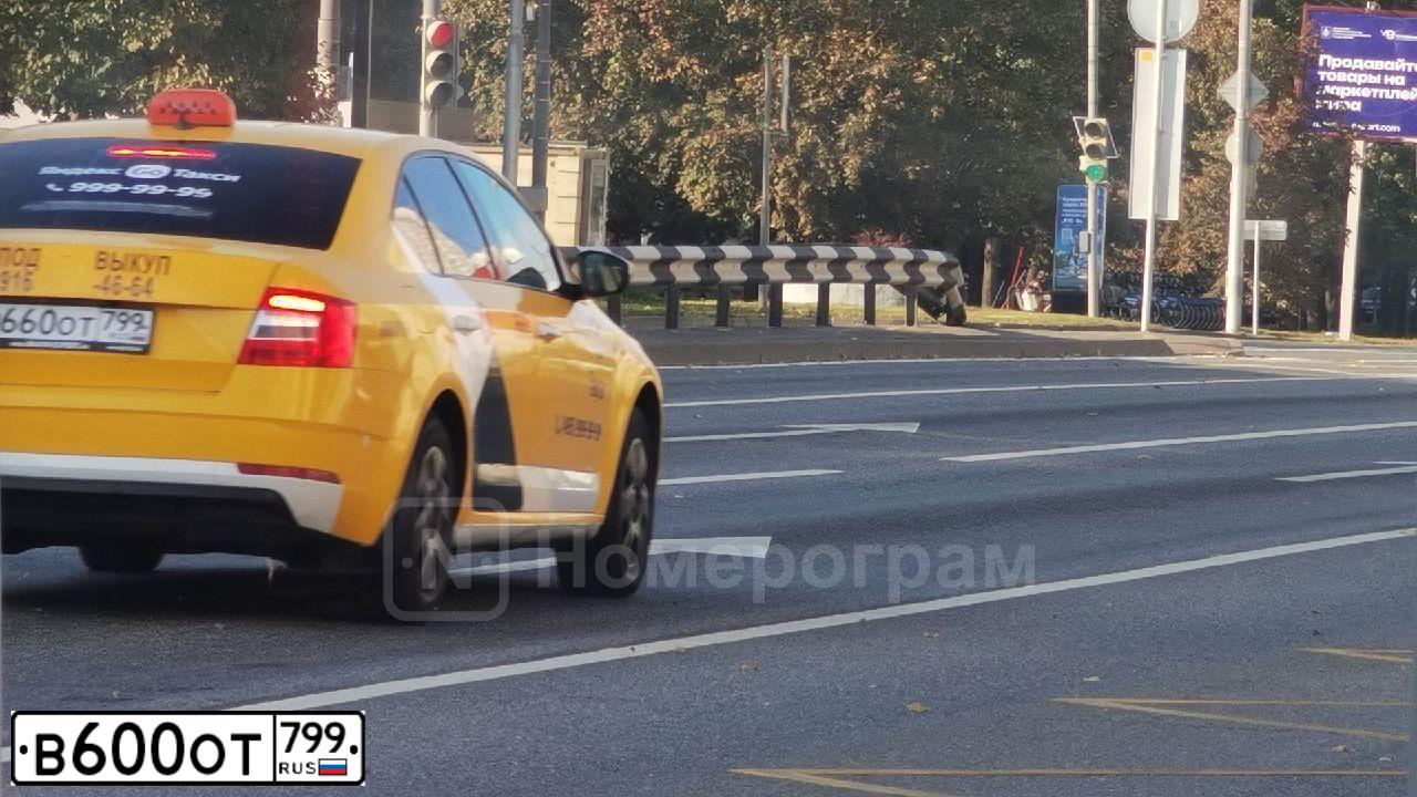 Фото автомобиля TOYOTA COROLLA, 2019 — госномер Е673ЕВ797. Цвет: Белый