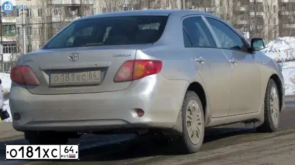 Фото автомобиля TOYOTA COROLLA, 2008 — госномер О181ХС64. Цвет: СЕРЕБРИСТЫЙ
