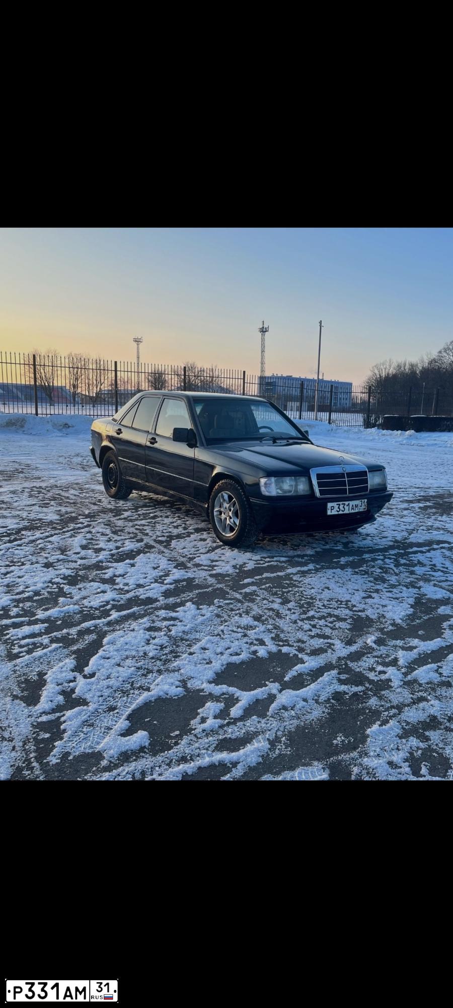 Фото автомобиля MERCEDES C-KLASSE, 1990 — госномер Р331АМ31. Цвет: синий