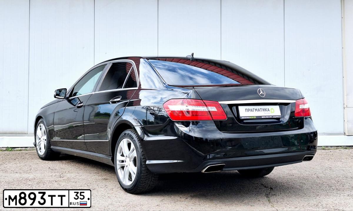 Фото автомобиля MERCEDES E-KLASSE, 2010 — госномер Е999ОЕ35. Цвет: ЧЕРНЫЙ