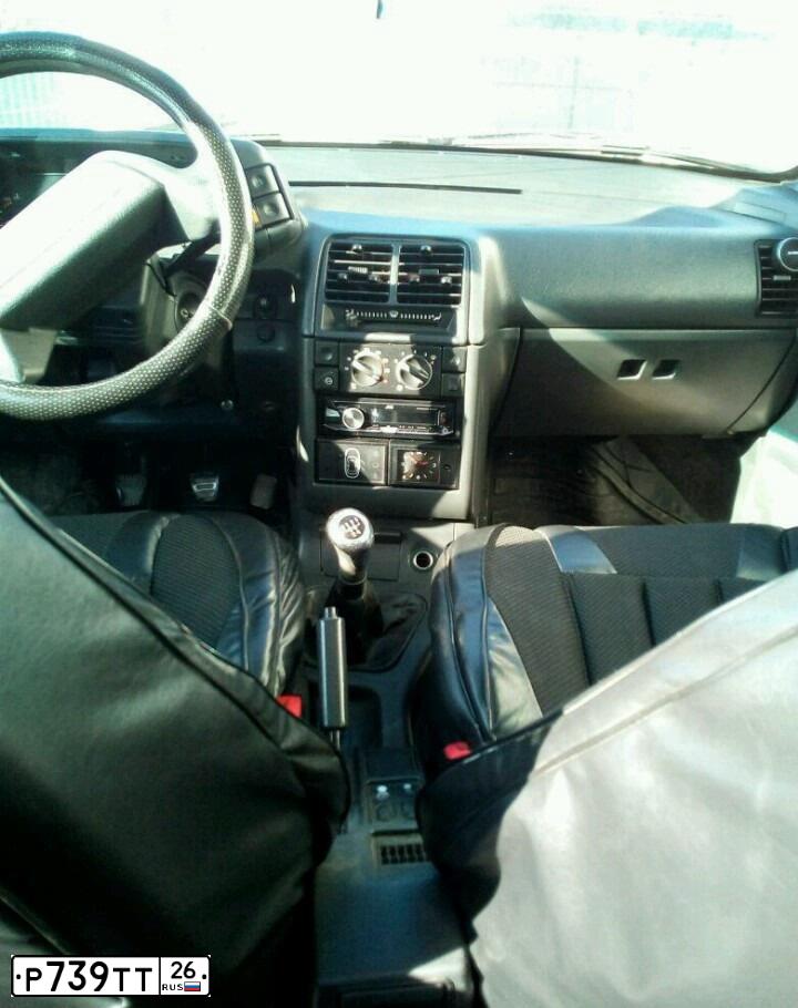 Фото автомобиля LADA 2110, 2004 — госномер Р739ТТ26. Цвет: Серебристо-Желтый