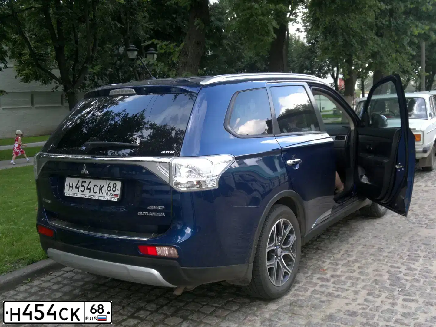 Фото автомобиля MITSUBISHI OUTLANDER, 2014 — госномер Н454СК68. Цвет: СИНИЙ