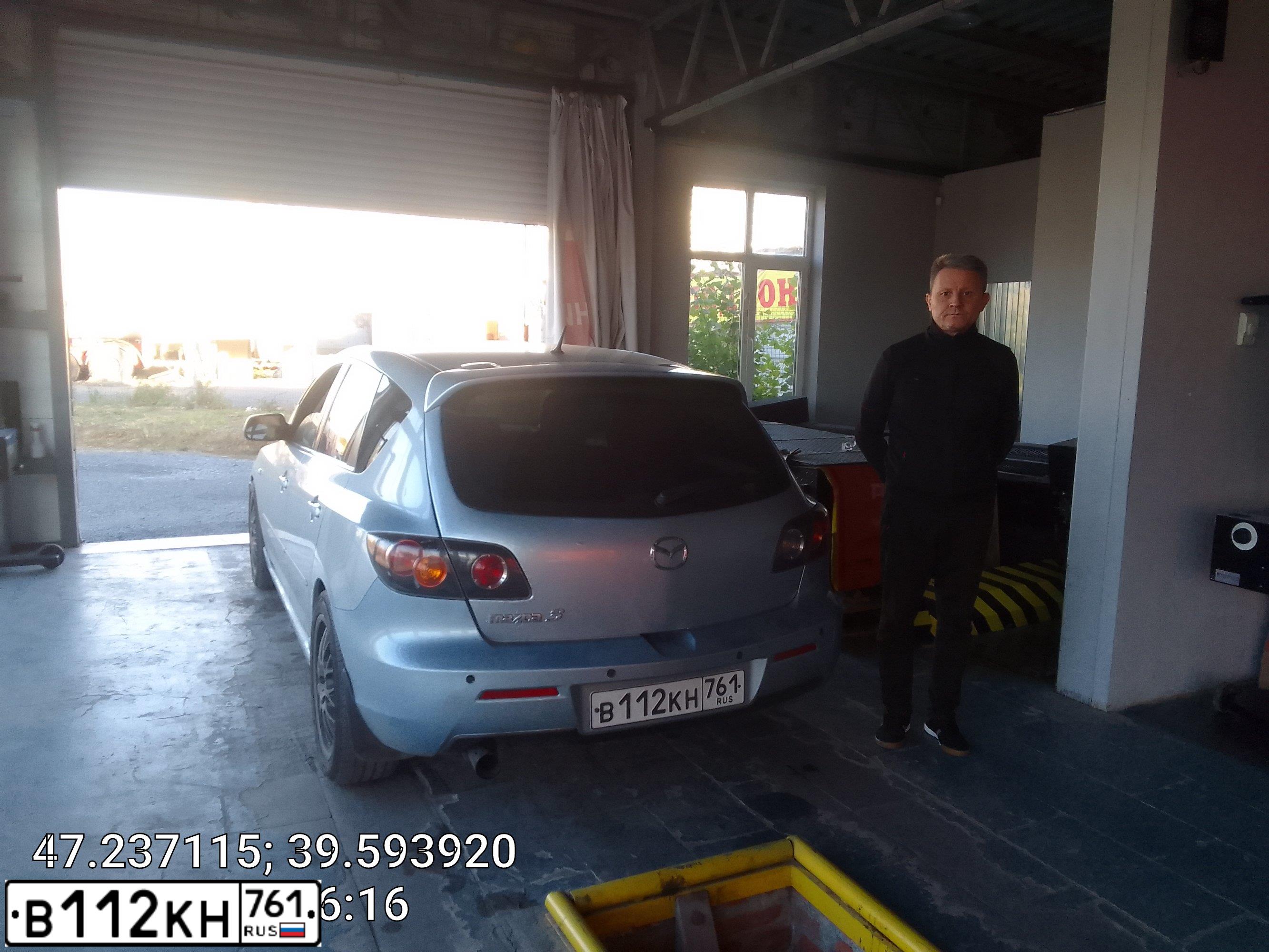 Фото автомобиля MAZDA 3, 2007 — госномер Е131ХЕ161. Цвет: Серебристый