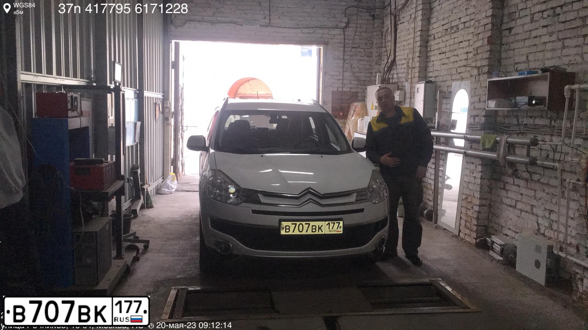 Фото автомобиля FORD FOCUS, 2002 — госномер В707ВК177. Цвет: СЕРЕБРИСТЫЙ
