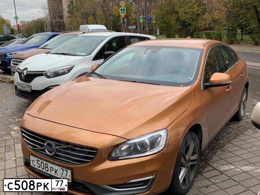 Фото автомобиля VOLVO S60, 2013 — госномер Х216НЕ790. Цвет: Оранжевый
