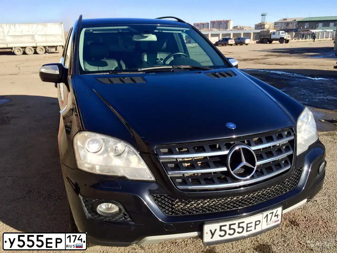 Фото автомобиля MERCEDES M-KLASSE, 2008 — госномер У555ЕР174. Цвет: ЧЕРНЫЙ