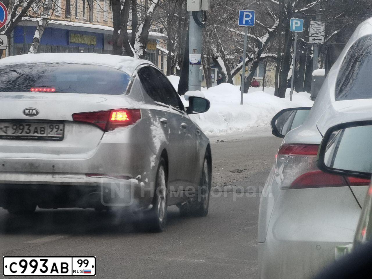 Фото автомобиля BMW X1, 2009 — госномер С993АВ99. Цвет: КРАСНЫЙ ТЕМНЫЙ