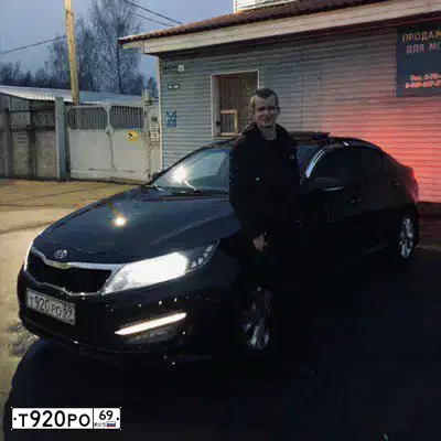 Фото автомобиля KIA K5, 2011 — госномер Х557ЕО180. Цвет: ЧЕРНЫЙ
