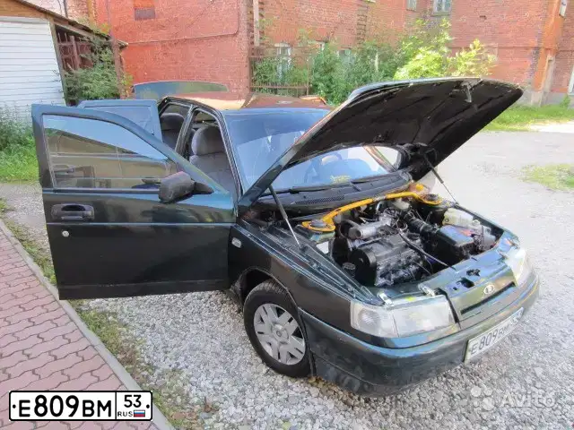 Фото автомобиля LADA 2110, 2004 — госномер Е809ВМ53. Цвет: темно-зеленый металлик