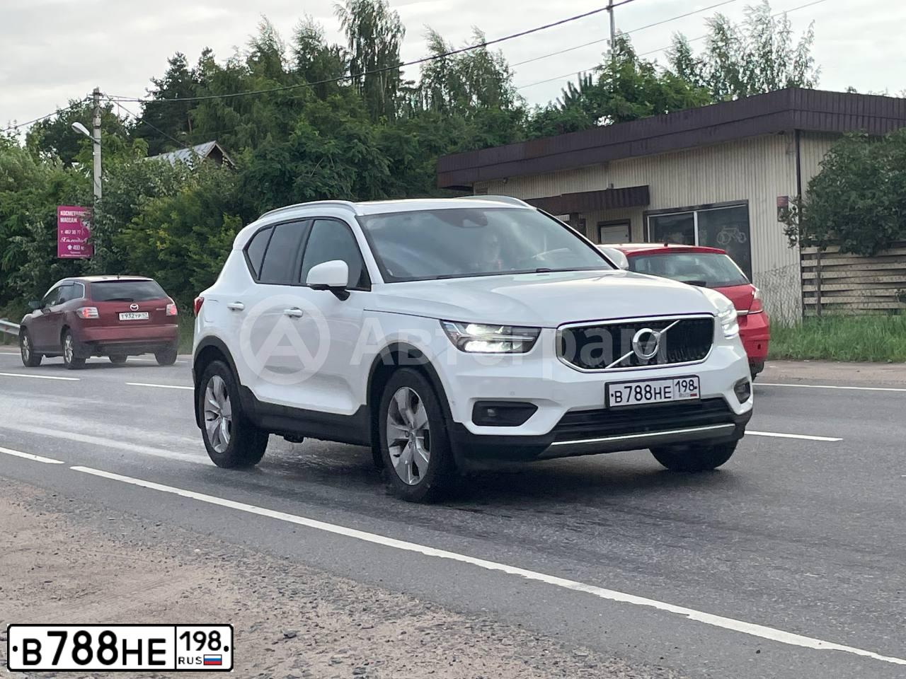 Фото автомобиля VOLVO XC40, 2018 — госномер В788НЕ198. Цвет: БЕЛЫЙ